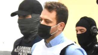 Τα ισόβια "προσγείωσαν" τον κυνικό Μπάμπη Αναγνωστόπουλο | Ατάραχος και ανέκφραστος μέχρι τέλους