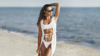 Τα 8 cover-ups που προτεινούν οι fashionistas για κομψές εμφανίσεις στην παραλία