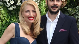 Μαρία Ηλιάκη| Το γλυκό φιλί στην τρυφερή φωτογραφία που δημοσίευσε ο σύζυγος της, Στέλιος Μανουσάκης, για τη γιορτή της