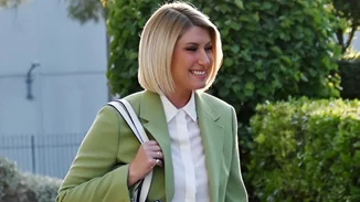 Η Σία Κοσιώνη σε πρωινή βόλτα, χωρίς ίχνος μακιγιάζ