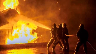 Φωτιά στην Εύβοια | Εφιάλτης με 30χλμ μέτωπο - Δραματική διάσωση 85 πολιτών - Στις φλόγες η Μονή του Οσίου Δαυίδ (Βίντεο)