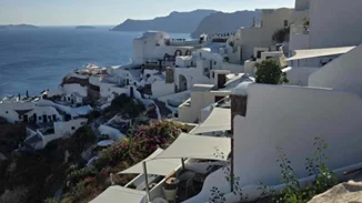 Η Σαντορίνη παραμένει ναυαρχίδα του τουρισμού πολυτελείας