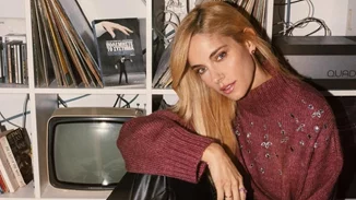 Δούκισσα Νομικού | Στολίζει το δέντρο με τους γονείς της - Η φωτογραφία από το πατρικό της