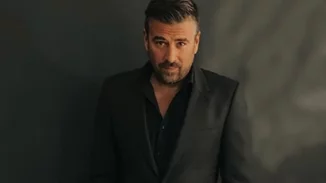 Γιάννης Αϊβάζης | Η τρυφερή αγκαλιά με την Ισμηνη του μετά την παρέλαση - Τον έχει φτάσει σε ύψος