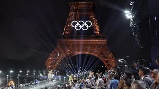 Ολυμπιακοί Αγώνες 2024 | Η έντονη βροχόπτωση έχει οδηγήσει σε αποχωρήσεις θεατών από την Τελετή Έναρξης