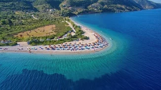 Ο τουρισμός προστατεύει το περιβάλλον και την τοπική κοινωνία σύμφωνα με το νέο μοντέλο που τίθεται σε εφαρμογή