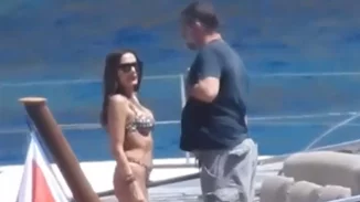 Δέσποινα Βανδή και Βασίλης Μπισμπίκης σε θαλαμηγό στη Μύκονο