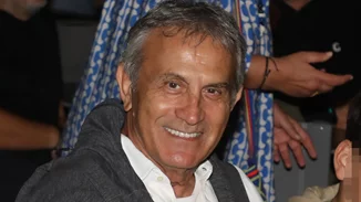 Γιώργος Νταλάρας | Η σπάνια εμφάνιση με τα εγγόνια του - Πόσο μεγάλωσαν τα παιδιά της Γεωργιάνας Νταλάρα