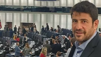 Αλέξης Γεωργούλης | Αυτές είναι οι νέες καταγγελίες - Η φωτογράφος και ο υπεύθυνος γραφείου του ευρωβουλευτή