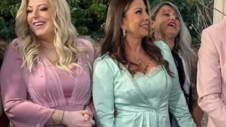 Άντζελα Δημητρίου | Περήφανη γιαγιά στη βάπτιση της εγγονής της - Τραγούδησε ζωντανά μαζί με συναδέλφους της που ήταν καλεσμένοι