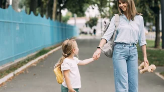 "Obstacle parenting"| Μήπως οι γονείς πρέπει να κάνουμε τη ζωή των παιδιών μας πιο δύσκολη;