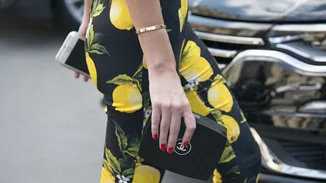 Η υφασμάτινη τσάντα με λεμόνια είναι η ιδανική για την παραλία | Κοστίζει 9,99 ευρώ & θα τη βρεις στη Zara