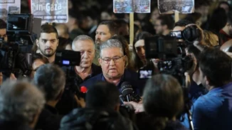 Ολονύχτια διαμαρτυρία στα Προπύλαια - Δ. Κουτσούμπας: Λευτεριά στην Παλαιστίνη