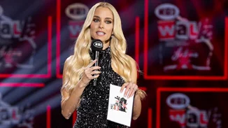 Η Δούκισσα Νομικού με custom made Envie Shoes στο Madwalk