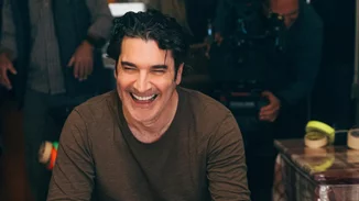 Χριστόφορος Παπακαλιάτης | Η σπάνια φωτογραφία με τον πατέρα και τον αδερφό του στη Σαντορίνη