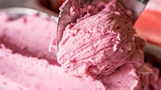 Παγωτό ή παγωμένο γιαούρτι | Ποιο έχει τις λιγότερες θερμίδες και ποιο είναι πιο υγιεινό;