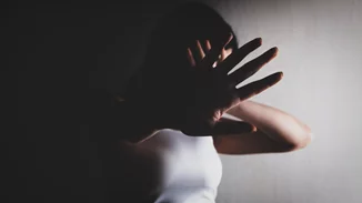 Η ανοιχτή αγκαλιά του Ξενώνα Φιλοξενίας Κακοποιημένων Γυναικών του δήμου Πειραιά