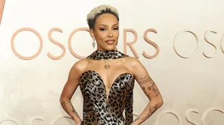 Doja Cat | Χρειάστηκαν 5,600 ώρες για να δημιουργηθεί το look που φόρεσε στα Oscars 2025
