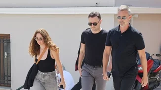 Κηδεία Γεράσιμου Μιχελή: Συγκίνηση στο τελευταίο αντίο στον ηθοποιό - Ολη η παρέα του "Παρά 5" εκεί