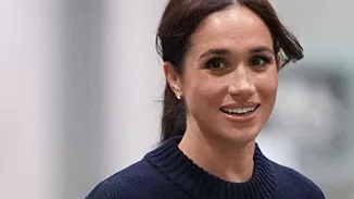 Η Meghan Markle μάς δείχνει το πρόσωπο της κόρης της, Lilibet | Το σπάνιο κλικ