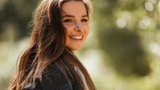 Η Εριέττα Κούρκουλου Λάτση θηλάζει δημόσια τον γιο της και στηρίζει την Ιωάννα Τούνη