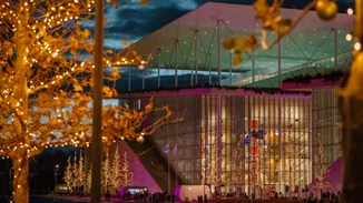 Με μουσική και ένα φαντασμαγορικό show πυροτεχνημάτων υποδέχτηκε το 2022 το Κέντρο Πολιτισμού Ίδρυμα Σταύρος Νιάρχος