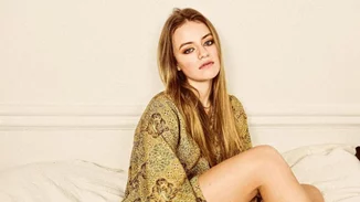 Γαία Μερκούρη | Επέλεξε το πιο hot χρώμα της σεζόν με το πιο απροσδόκητο σύνολο