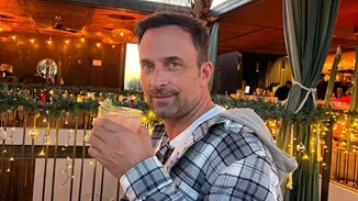 "Κούκλες και ίδιες ο μπαμπάς τους" | Ο Γιώργος Λιανός αγκαλιά με τις κόρες του