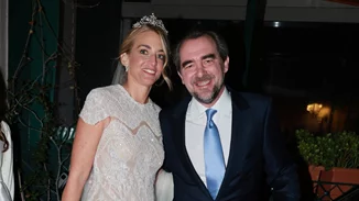 Παντρεύτηκαν ο Νικόλαος Ντε Γκρες και η Χρυσή Βαρδινογιάννη | Οι φωτογραφίες μετά το γάμο