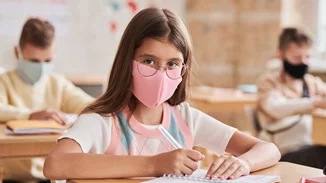 ΕΟΔΥ | Τι γίνεται σε περίπτωση κρούσματος σε σχολείο - Οι οδηγίες για τις στενές επαφές μαθητών και εκπαιδευτικών