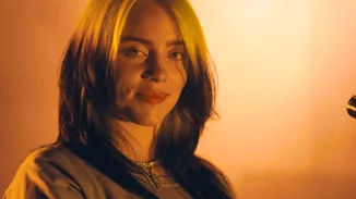 Η Billie Eilish έγινε ξανθιά