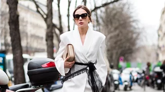 10 stylish λευκά παντελόνια που θα σε κάνουν να ξεχάσεις για λίγο το τζιν σου