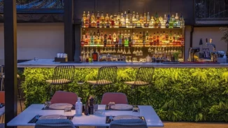 Λένε πως στη Νέα Ερυθραία υπάρχει μία από τις ομορφότερες αυλές των ΒΠ