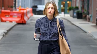 Η Jessica Biel έκανε μια σπάνια εμφάνιση με τους δύο γιους της στην πασαρέλα