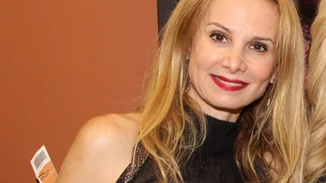 Έλενα Σκουλά | Stylish σε θεατρική πρεμιέρα