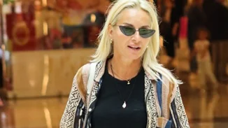 Μαρία Μπεκατώρου | Για αγορές στα καταστήματα - Με άνετο και stylish τζιν παντελόνι