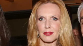 Εβελίνα Παπούλια | Το νέο της κούρεμα κρύβει 10 χρόνια από την ηλικία της