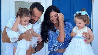 Ξεκίνησαν το σχολείο τα παιδιά της Χριστίνας Μπόμπα και του Σάκης Τανιμανίδη | Παρούσα η επιχειρηματίας μέχρι να προσαρμοστούν