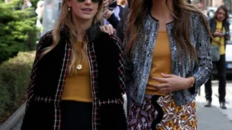 Ευγενία Νιάρχου - Bianca Brandolini | Οι διάσημες φίλες απολαμβάνουν διακοπές στη Φολέγανδρο - οι ελληνικές λιχουδιές που τις ενθουσίασαν