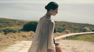 Τα κομψά και διαχρονικά κομμάτια που αξίζει να αποκτήσεις στις καλοκαιρινές εκπτώσεις | Θα τα φοράς για χρόνια