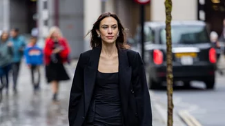 Αυτές οι μαύρες Mary Janes από τη Zara κοστίζουν 29,95 ευρώ και είναι μια από τις μεγαλύτερες και πιο κομψές τάσεις της σεζόν