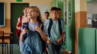 3 φράσεις που κάνουν το παιδί να ανυπομονεί για το σχολείο