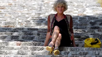 Η Ολλανδή δημοσιογράφος φεύγει...για να μείνει Ελλάδα | Η επίθεση που την φόβισε και το tweet για τον πρωθυπουργό