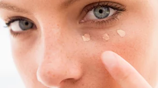 4 κοινά λάθη στην εφαρμογή concealer που καταστρέφουν το μακιγιάζ σου