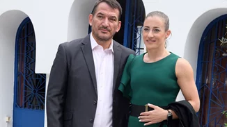 Αφροδίτη Σκαφίδα | Σε ελληνική παρέλαση στη Νέα Υόρκη με την κόρη και τον Πύρρο Δήμα