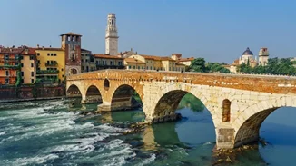 Απόδραση τον Μάη στην Ιταλία: Πέντε λόγοι για να επισκεφθείς τη ρομαντική Βερόνα