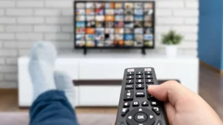 Αυτή η ελληνική σειρά προβλήθηκε πριν 20 χρόνια και κάνει τρελά νούμερα τηλεθέασης τώρα