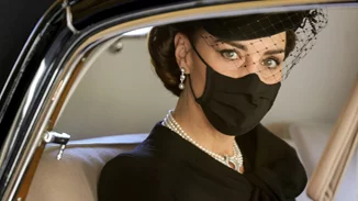 Γιατί οι γυναίκες της βασιλικής οικογένειας επιλέγουν μαργαριταρένια κοσμήματα όταν πενθούν;