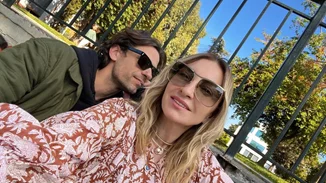 Ρούλα Ρέβη και Αποστόλης Τότσικας | Η οικογένειά τους έχει στιλ και οι φωτογραφίες από τη βόλτα τους στο κέντρο της Αθήνας είναι η απόδειξη