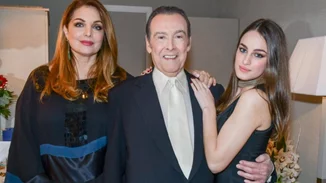 Η Άντζελα Γκερέκου απαντά για τα έξοδα της κηδείας του Τόλη Βοσκόπουλου